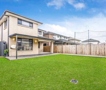 Family Home With Multiple Living Spaces! - Photo 4