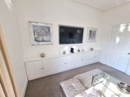 3 Bed Flat, Mount Ararat Road, TW10 - Photo 2