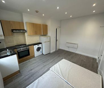 Studio Flat, Cazenove Road, N16 - Photo 1