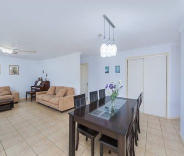 Large Family Home with Multiple Living Areas and Magnificent Views - Photo 3