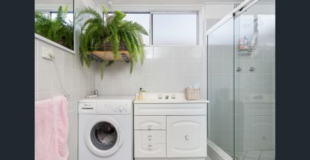 Spacious unit with beautiful views - Photo 2