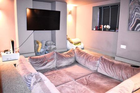 1 bedroom in a house share to rent - Photo 2