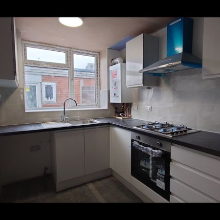 1 Bed Flat, Swindon Close, IG3 - Photo 3