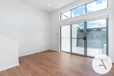 14/10 Ellison Harvie Cl, Greenway ACT 2900 - Townhouse For Rent | Domain - Photo 2