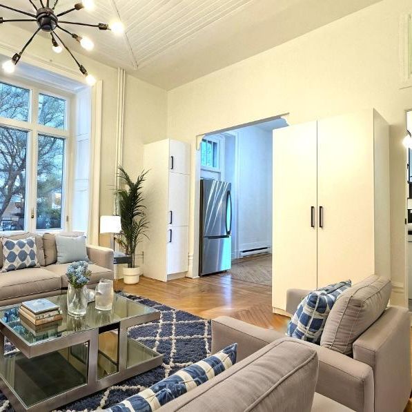 MAJESTUEUX 3 1/2 semi meublé dans un immeuble ancestral (LOGEMENT UNIQUE) - Photo 1