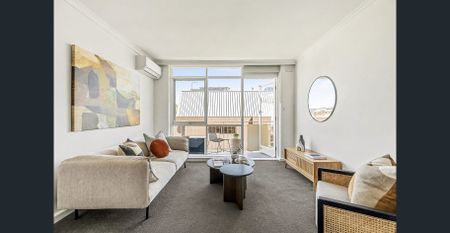 Stylishly Renovated Retreat in Elwood's Most Sought-After Pocket - Photo 2
