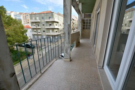 Apartamento T4 para arrendar no centro de Torres Vedras - Photo 2