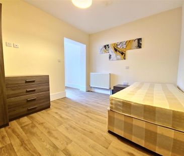 1 bedroom in a house share to rent - Photo 3