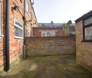 2 bed terraced house to rent in Caledonia Street, Scarborough, YO12 - Photo 2