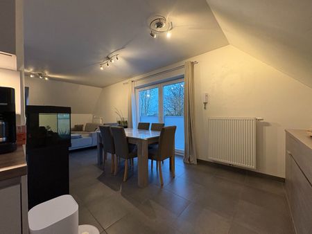 Dakappartement met 1 slaapkamer in het centrum van Hooglede - Photo 3