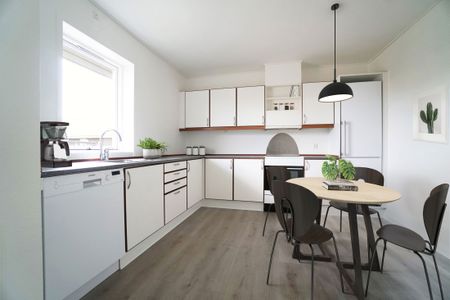 Indretningsvenlig lejebolig i Odense S med seperat køkken, skøn altan samt gratis parkering - Photo 4