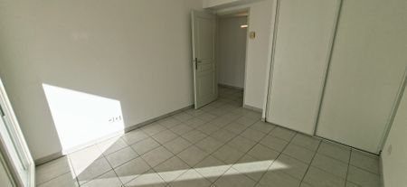 Location Appartement 3 pièces 76m² MARSEILLE 8ème - Photo 2