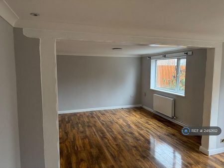 4 bedroom terraced house to rent - Photo 3