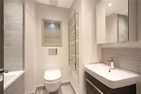 Stunning one bedroom apartment set over 550 sq. ft. and situated within a modern development located in the centre of Fulham Broadway. EPC rated C. - Photo 5