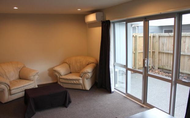 Stylish 3-Bedroom Townhouse - Photo 1