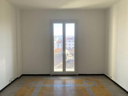 Appartement 1 pièces 32m2 MARSEILLE 4EME 449 euros - Photo 4