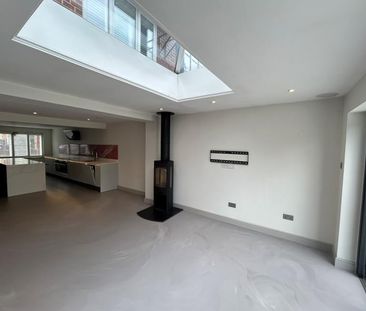 St Thomas’s Mews, Guildford, Surrey, GU1 - Photo 3