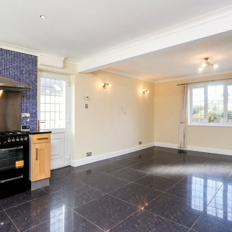 4 bedroom detached house to rent - Photo 1