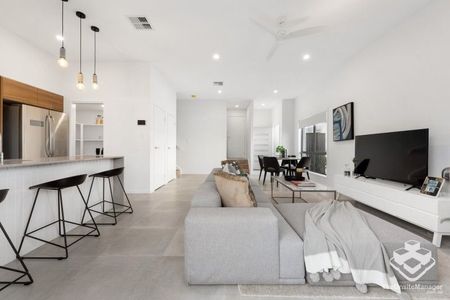 Stunning Luxury Townhouse For Lease - Photo 5