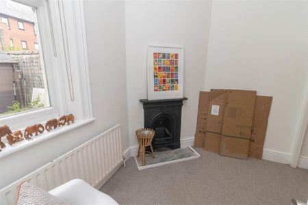 2 Bedroom Flat - Ground Floor - Photo 5