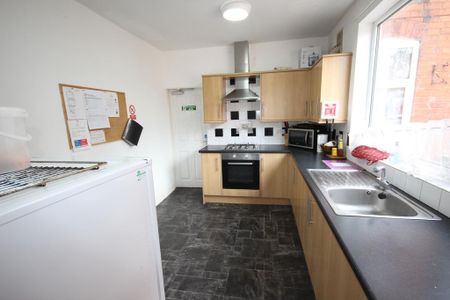 1 bedroom in a house share to rent - Photo 5