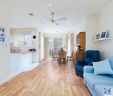 Modern 3-Bedroom Unit - Prime Cranbourne Location - Photo 3