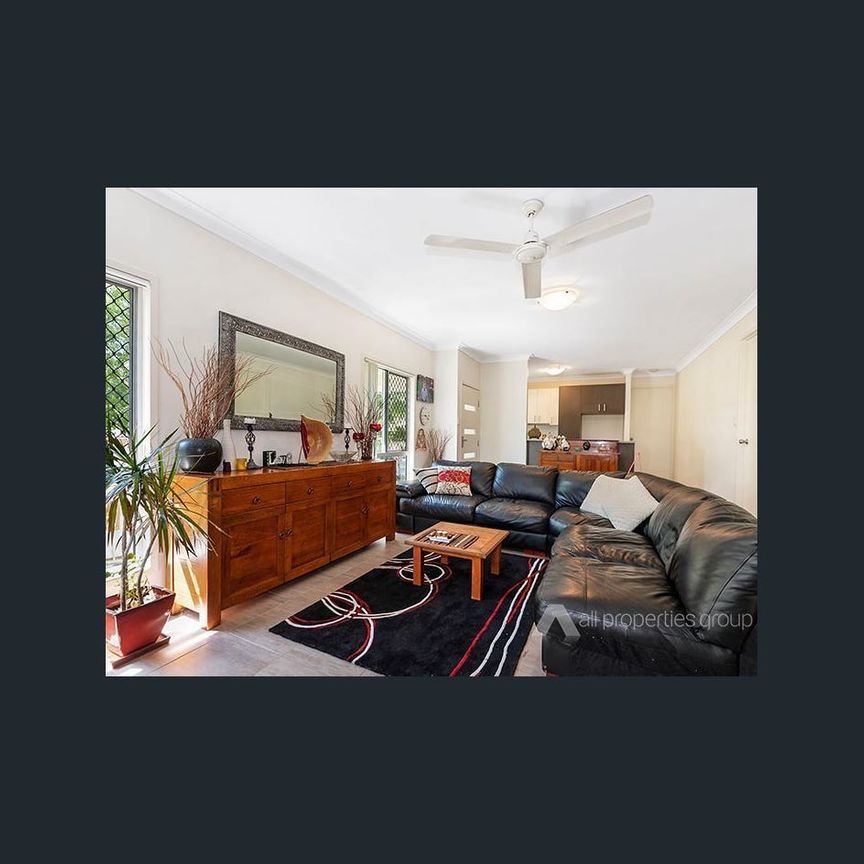 COMFY TWO BEDROOM HOME IN MOUNT WARREN PARK - Photo 1