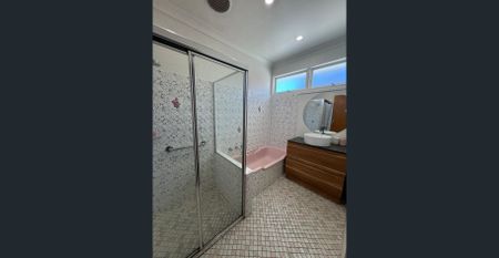 Freshly Updated Family Home in the Heart of Whitebridge - Photo 2