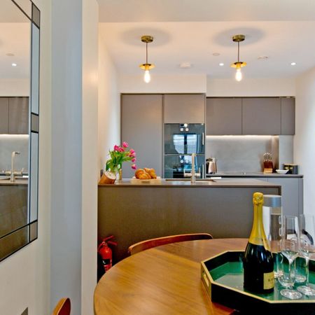 Golden Square, W1F, London - Photo 3