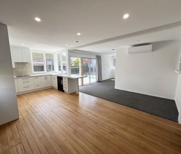 Discover this beautifully renovated three-bedroom, one-bathroom hom... - Photo 6