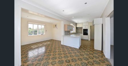 Charming 3-Bedroom Home with Large Backyard - Photo 2