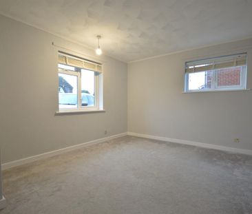 2 bedroom detached bungalow to rent - Photo 2