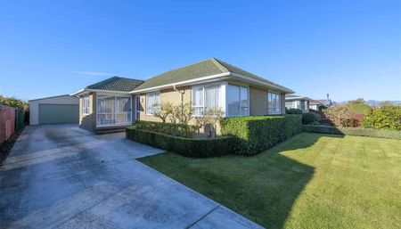 3 Bedroom with Sleet out/ Office - Photo 5