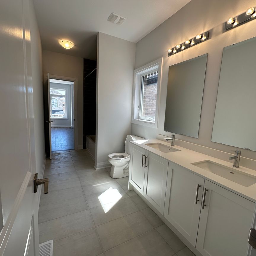 For Lease - 6 La Reine Avenue, Richmond Hill, Ontario - Photo 1