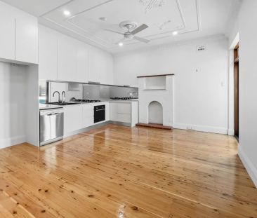 Stunning Renovated 3-Bedroom Terrace in the Heart of Bondi Junction - Photo 5