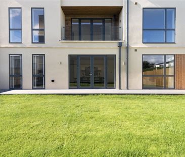 A wonderful ground floor, contemporary two bedroom, two bathroom, a... - Photo 6