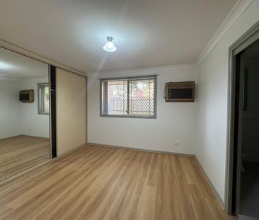 Spacious & Cozy 3-Bedroom Townhouse in Prime Merrylands! - Photo 4
