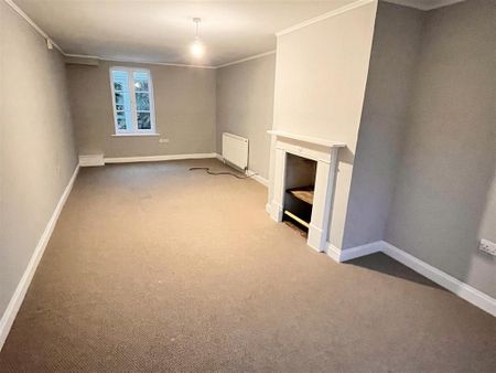 4 bedroom detached house to rent - Photo 2