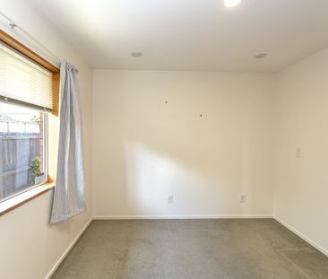 Private 3 bedroom family home – gardener included! - Photo 6