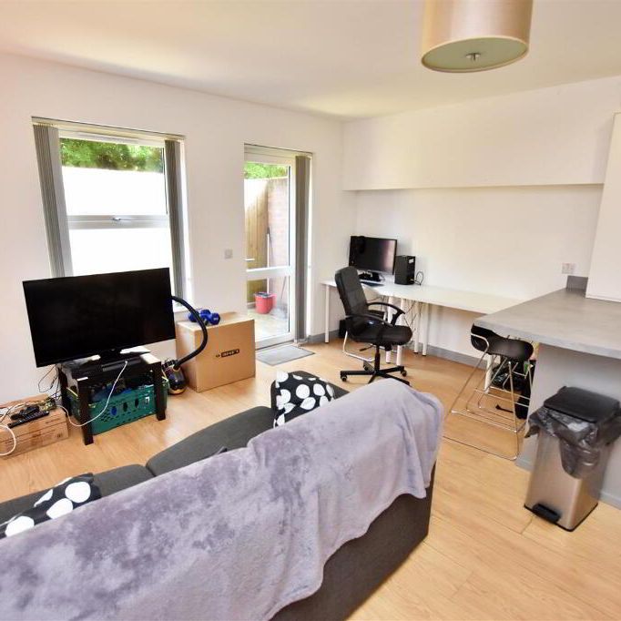 Apt 3, 104 Eglantine Avenue, Belfast, BT9 6EU - Photo 1