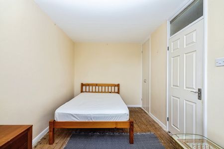 3 Bed Maisonette, Cambridge Heath Road, E1 - Photo 3