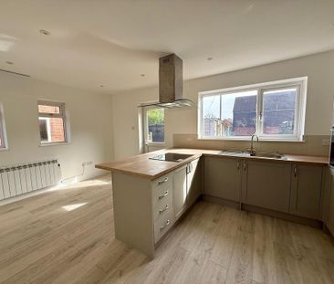3 bedroom semi-detached house to rent - Photo 2