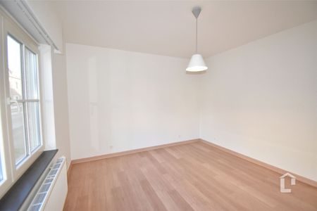 Ruim, recent gelijkvloers appartement in centrum Sint-Denijs-Westerm - Foto 4