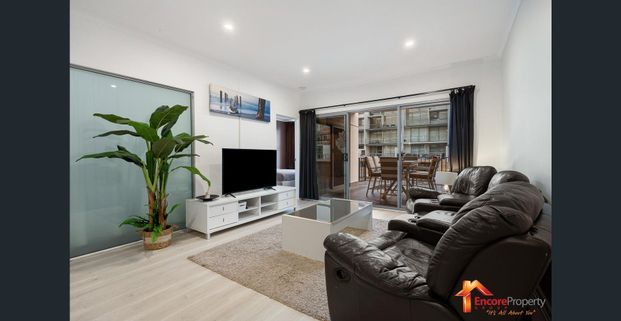 Beautiful Canal-View Apartment for Rent - Photo 1