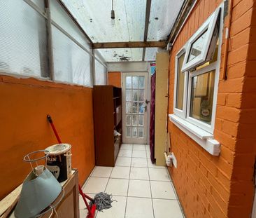 3 Bed Terraced House, Culver Lane, RG6 - Photo 6