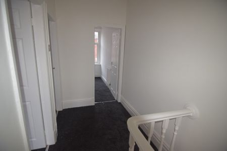 To Let 3 Bed Mid Terraced House - Photo 5