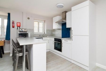 4 bedroom apartment to rent - Photo 5