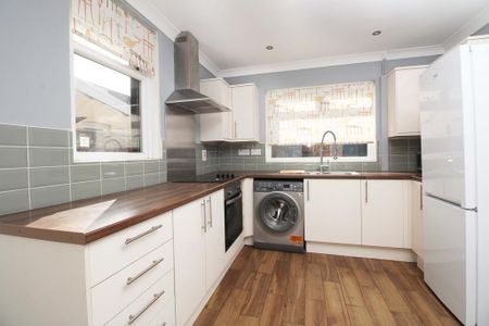 3 bedroom terraced house to rent - Photo 5