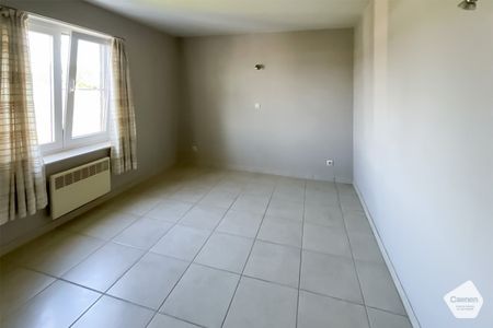 ZONNIG APPARTEMENT IN HET HARTJE VAN WAARDAMME met 2 slaapkamers. - Foto 2