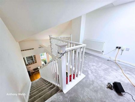 Royal Drive, Princess Park Manor, N11 - Photo 4